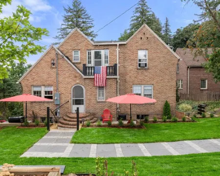 Historic WSU Drucker House-1/2 Block From Campus on College Hill Hotels in Pullman