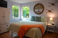 Pool 10 feet away, Beach Views + Toys, duplex, SUP+Kayak+Firepit+Crows Nest