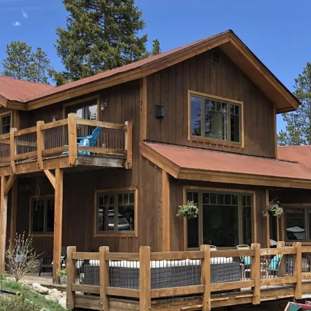 Summer Fun Home ! Zipline, Tramp, Firepit, Trails, Big Views, Kid & Pet Friendly