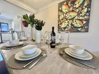 5 minute walk to beach, quite cul-de-sac location, parking for 3 cars Hotel a Sandown