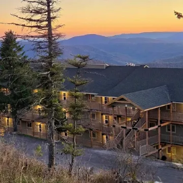 5 min walk to village and slopes! Peaceful 3 BR 2 Bath retreat