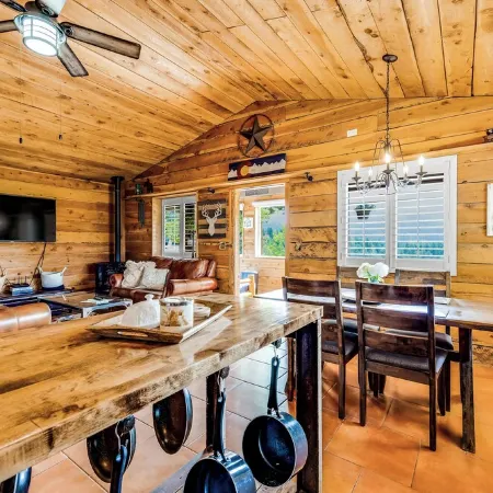 Breathtaking Pike's Peak View from Adorable Mountain Cabin
