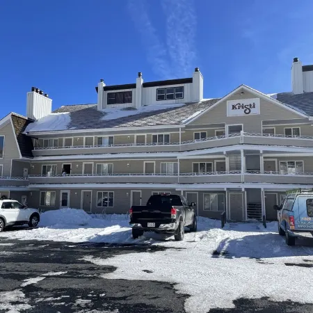 Ski in ski out cozy condo retreat!