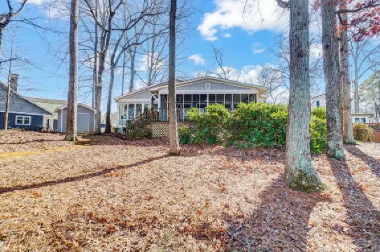 Ultimate Family Lakehouse- wide water views!