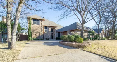 Spectacular 3bdrm house close to Cowboy Stadium & The New Texas Live Arena Hotels near Centreport Station