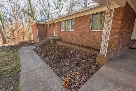 Pet friendly! 4 KING BEDS, 4BR, Remodeled Single Story House near UNC Charlotte Отели рядом с достопримечательностью «Университет Северная Каролина в Шарлотт»