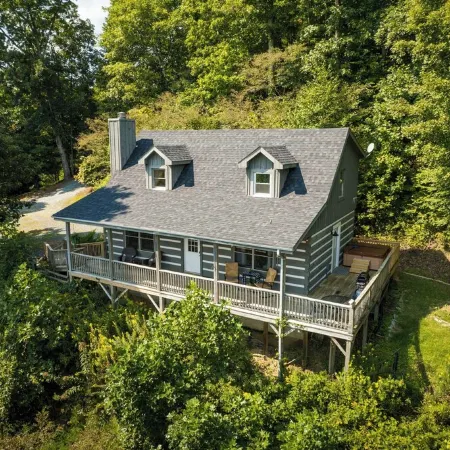 Boone/Blowing Rock Cabin: Hot Tub, Mountain Views, Sleeps 8, Peaceful, Private Ξενοδοχεία στην πόλη Watauga