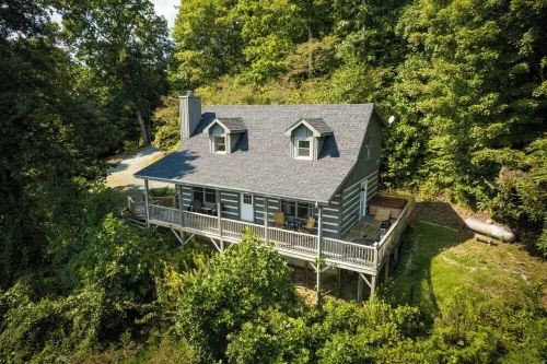 Boone/Blowing Rock Cabin: Hot Tub, Mountain Views, Sleeps 8, Peaceful, Private