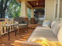 Chic Bay View Getaway - Charming 2-bedroom duplex with WiFi in amazing Milwaukee