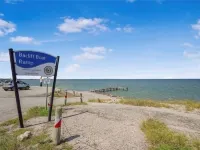 Cozy 2BED 2BATH Home with central AC Hotels in Bacliff