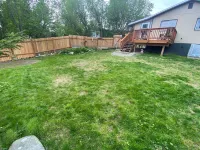 Cozy family- friendly in town house w/ a backyard, garden, BBQ, and a firepit.