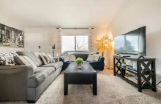 "Central Springs" Super Cozy 4Bed / 2Bath Home GREAT Location! Click to see more