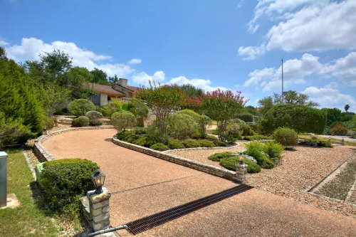 Beautiful remodeled lake view home, Modified new rates for fall. Hotel a Lakeway