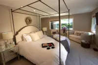 HEATED Pool & Hot Tub in a Quiet Neighborhood- Walk to Town- Dog Friendly