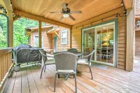 Spectacular Creek-side Mountain Home with Private Trail to Panthertown Valley