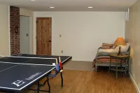 Spacious Farm House on the working historic Story Ranch, private river access Hotels in Emigrant