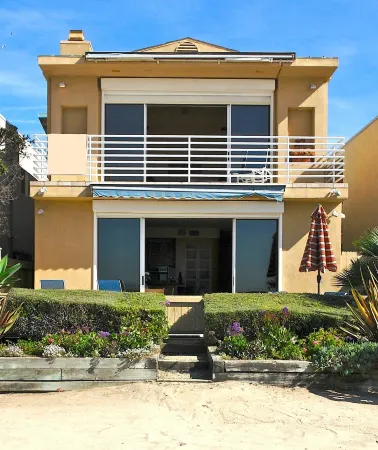 LAX Beachhouse - Luxury On The Sand and near LAX