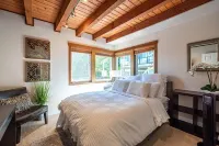 Cougar Mountain Retreat with hot tub,  sauna, and 3 floors of lake views!