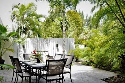 Spacious 3br Townhouse In A Quiet Gated Community With Pool, Hot Tub Hotel in zona Frames USA & Art Gallery