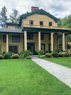 Vintage Lake Ontario cottage built in 1902.
