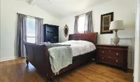Beautiful, peaceful country guest house with pond Hotels near St Tammany Parish Fair Grounds