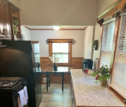 Charming 1920s, pet friendly home, centrally located!