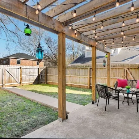 Blakely's Stone Cottage: Walk to downtown Franklin & Civil War Sites