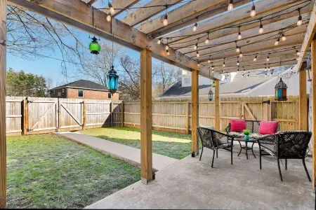 Blakely's Stone Cottage: Walk to downtown Franklin & Civil War Sites