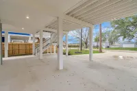 Experience Kemah in Luxury!Gorgeous, custom, brand new 3 bedroom with 3.5 baths