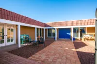 Pet-friendly house 35 minutes from ABQ airport;  45 minutes to Santa Fe; Artsy