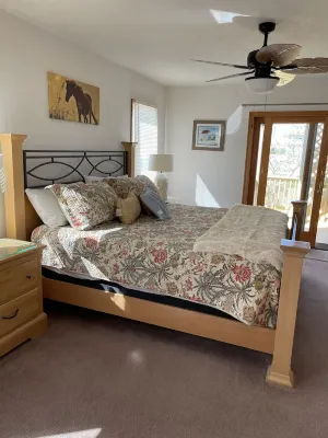 Spacious home, heated Priv saltwater pool, cabana, volley ball, game room, views