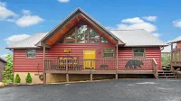 Spectacular Views, Jacuzzi, Clean Cabin, Fast Wifi, Ideal Location, by Dollywood - مسبح خاص