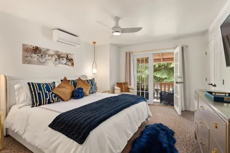 Aspen Core Designer 4 Bdrm, Walk to Everything , Ski Storage, Parking