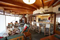 Round Glass House 1 Acre / 6 Blocks to Spa Hotel with Hot Jacuzzis, Sauna & Pool