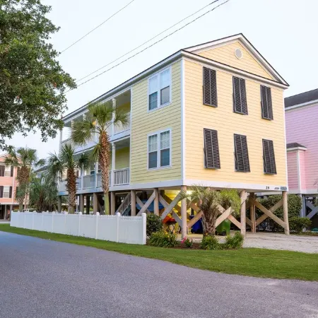 200 Steps to Beach! Family Tides w/Heated Pool and Ocean Views. Walk to Pier!