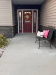 Cozy 2 br Home - Fireplace, Man Cave, Office, & Heated Garage Spaces