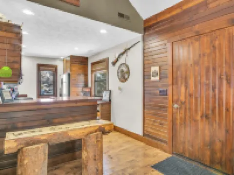 Rustic Cottage Retreat Hotels in Collins