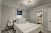 OU-Walk to Main St- Big Deck- Patio -Fire Pit -Man Cave