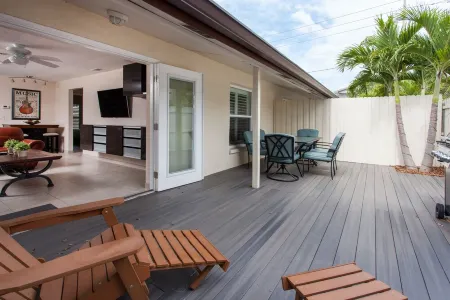 Stylish Beach Retreat Right Across Street From Beach & Gulf of Mexico in IRB!