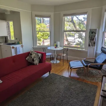 Sunny 1BR in Gorgeous Berkeley Victorian