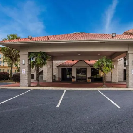 Super 8 by Wyndham Savannah