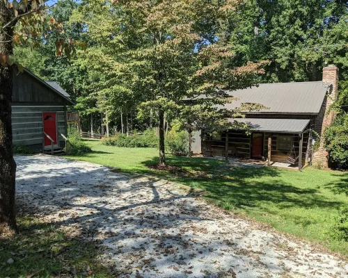Lake Hartwell Cabin w/Covered Slip Dock, Firepit, Kayaks, Three Bedrooms Slp. 12 Hotels in Gumlog