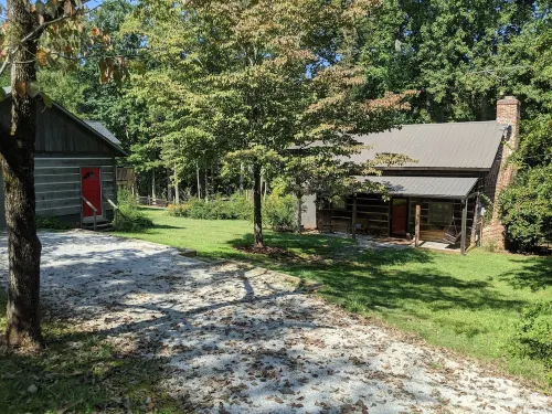 Lake Hartwell Cabin w/ covered dock, sunroom, firepit, deck, sleep 12