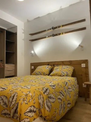 Charmant Appartement Hotels near Diaz Beach