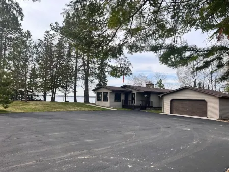 Kabekona Bay on Leech Lake. 3 miles to downtown Walker, MN. West-facing sunset!