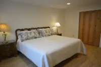 Spacious Farm House on the working historic Story Ranch, private river access Hotels in Emigrant