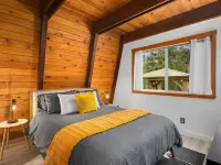 Wild Dog Cabin located on Highway 2 - Only 25 min to Steven's Pass! Hotels in Baring