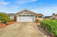 Spacious 4Bedroom/4Bathroom Home Near SF, SFO. Golfing, Beaches & Nature