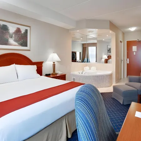Holiday Inn Express & Suites BARRIE by IHG