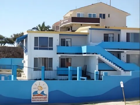 Scarborough Apartments Hotels near Scarborough Beach